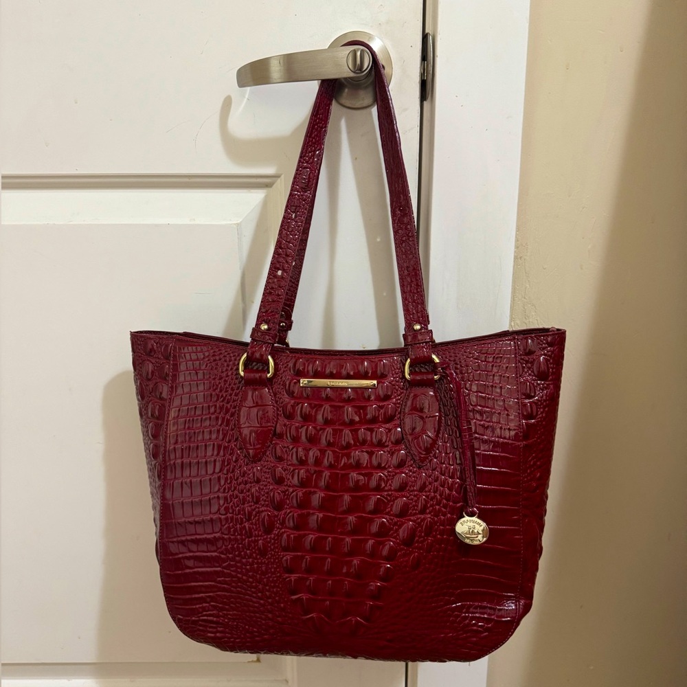 EUC- Brahmin Medium Asher Leather Tote Merlot, a tonal burgundy. Ombre Melbourne